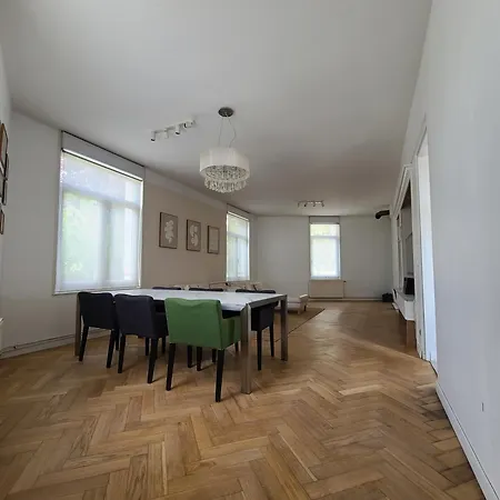 Workhouse - 6 Couchages Vakantiehuis Wasquehal